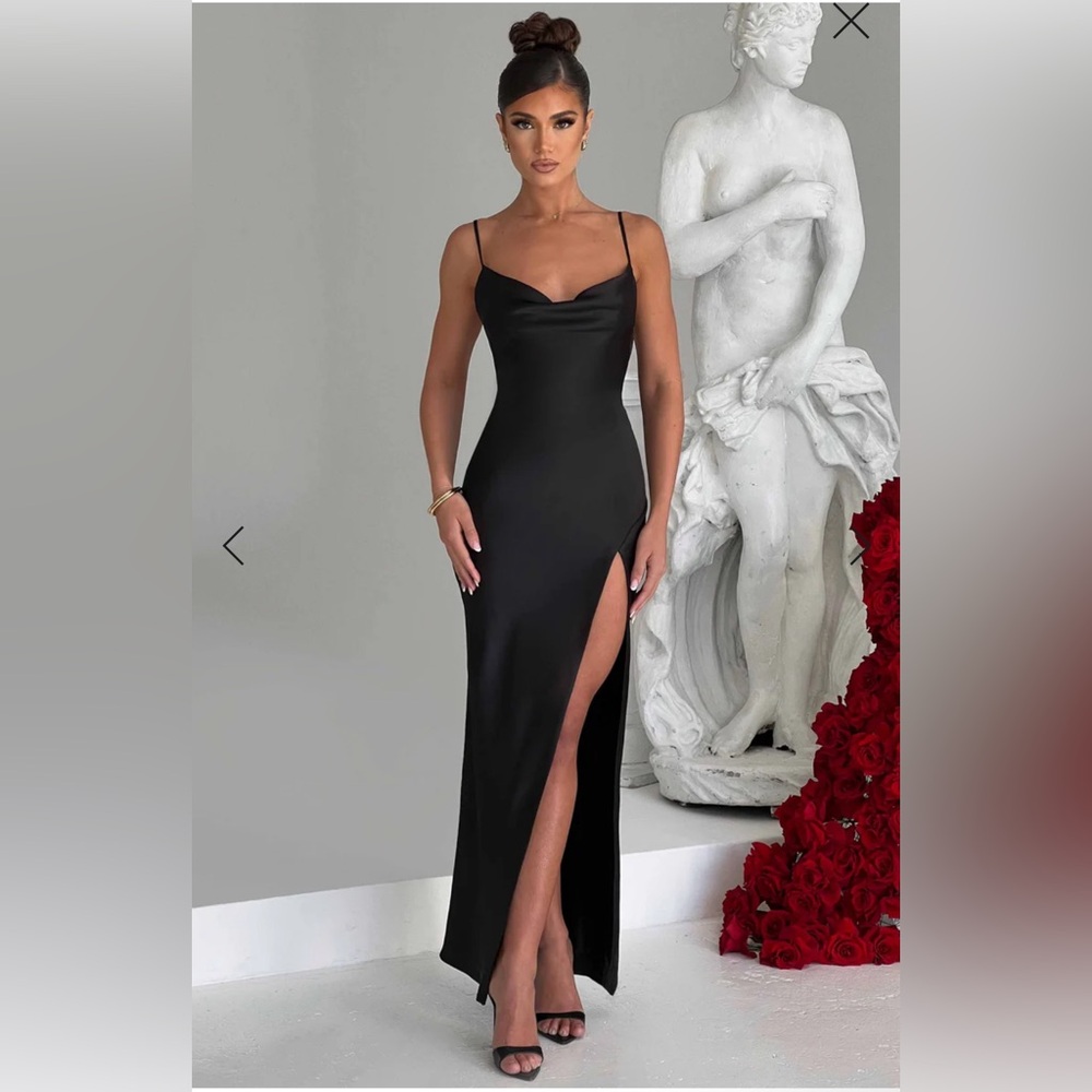 BACKLESS MAXI DRESS - BLACK